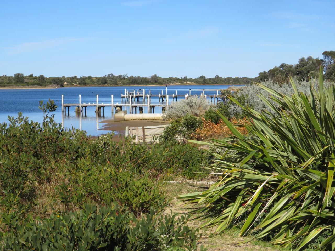 Lakes Entrance Waterfront Cottages With King Beds Exteriér fotografie